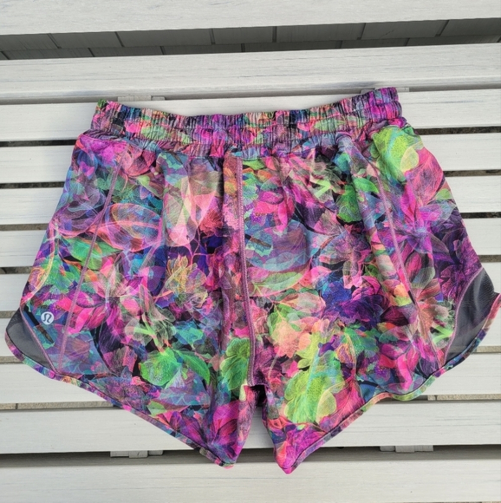 Lululemon Hotty Hot Shorts Vivid Floral Tone Multi Mid Rise